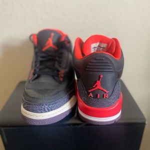 Air Jordan 3 Retro 136064-005 Black/Bright Crimson-Canyon Purple-Prism